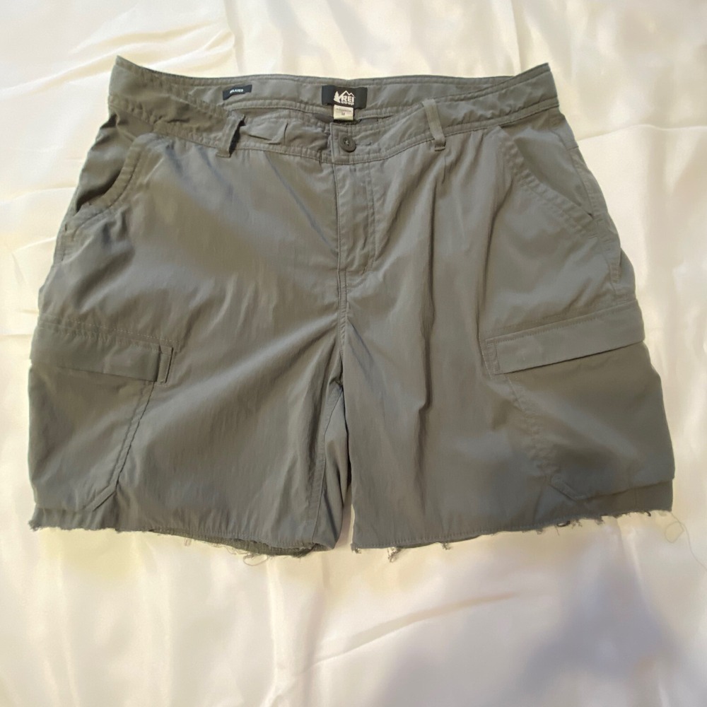 REI CO-OP Shorts - Women's Size 14 Relaxed Fit Hiking Shorts Gray Cut-Off READ